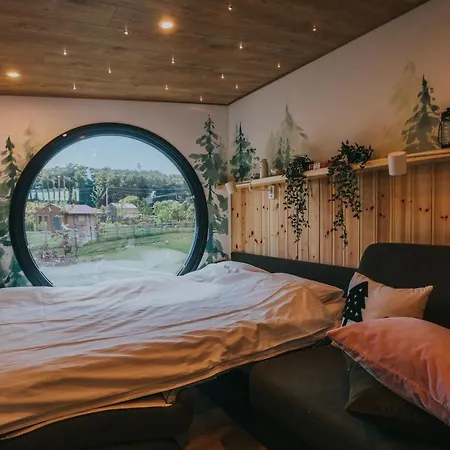 Tiny Transylvania, Rising High Above Βίλα