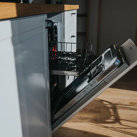 Tiny Transylvania, Rising High Above فيلة