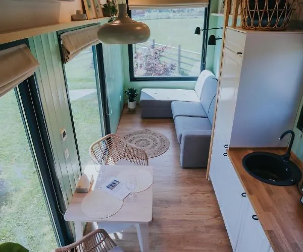 Tiny Transylvania, Rising High Above Vila Kluž