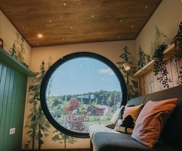 Tiny Transylvania, Rising High Above Vila Kluž